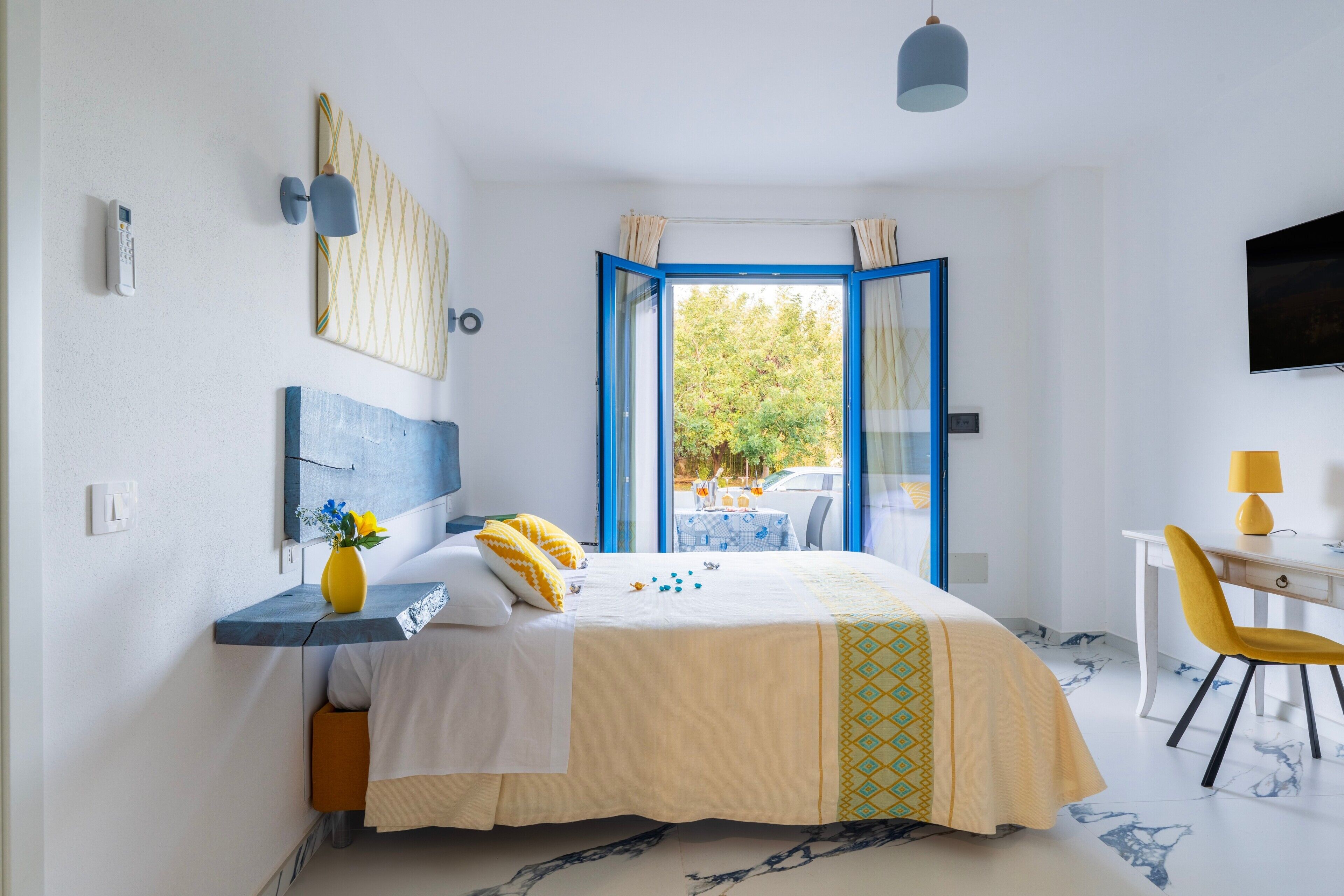 WiFi, bed sheets, wheelchair access