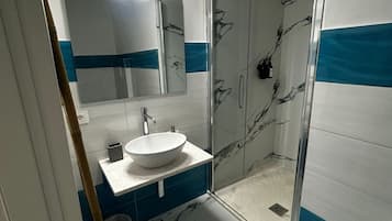 Doccia, asciugacapelli, asciugamani