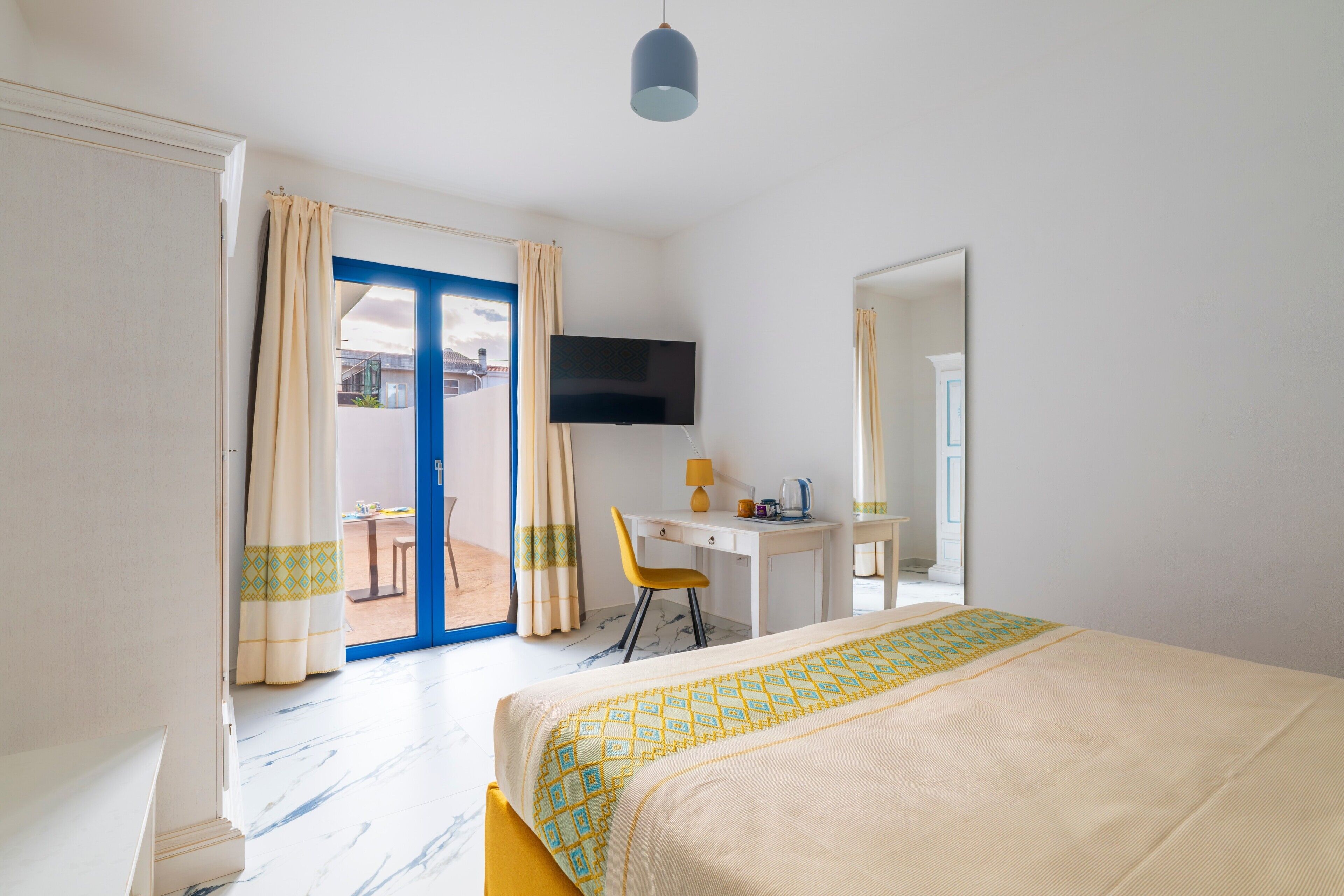 WiFi, bed sheets, wheelchair access