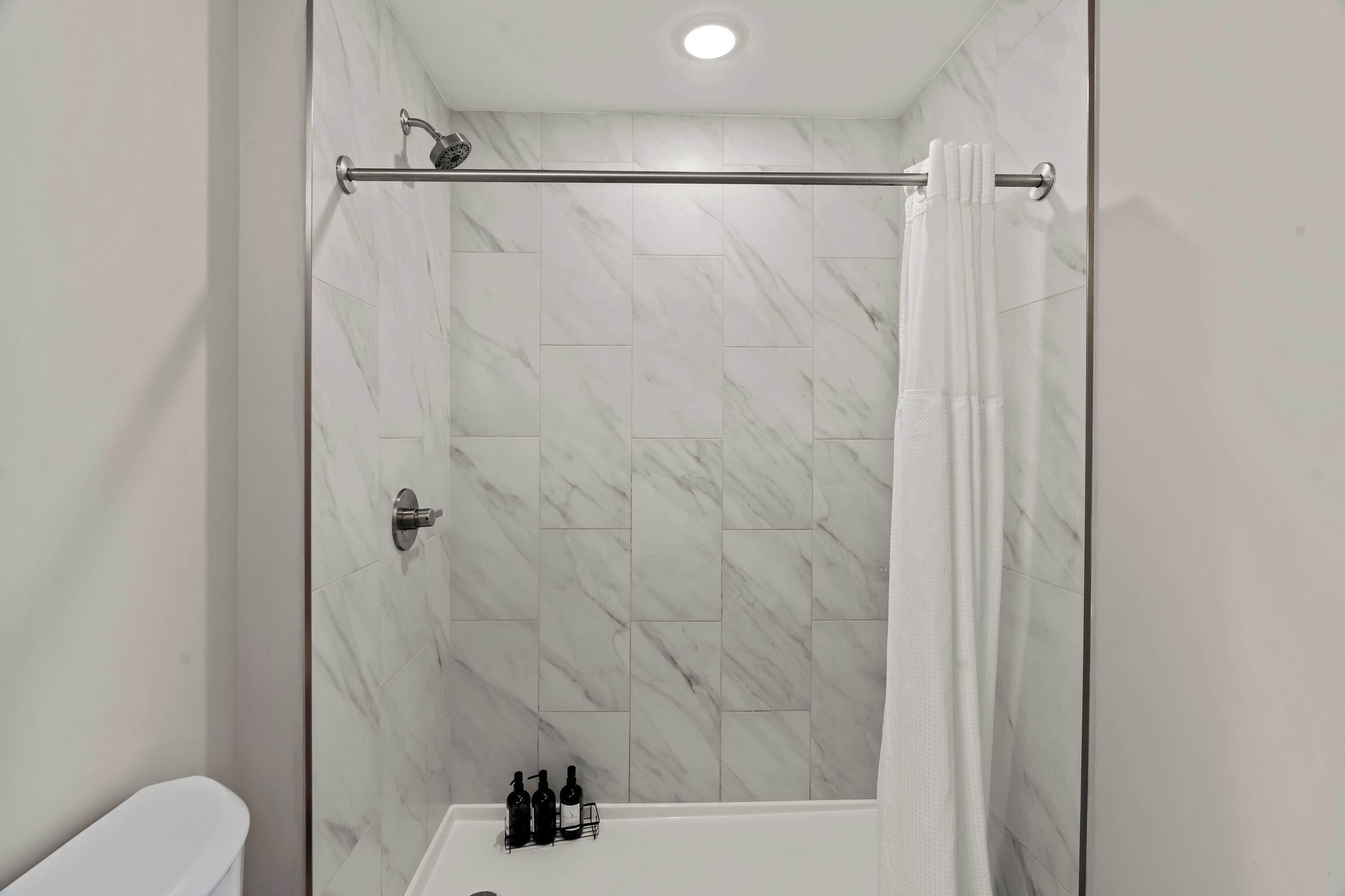 Shower, hair dryer, towels, shampoo