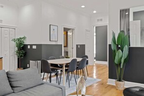 Interior - Modern 4BD Apt in the Heart of Old City (Philadelphia)