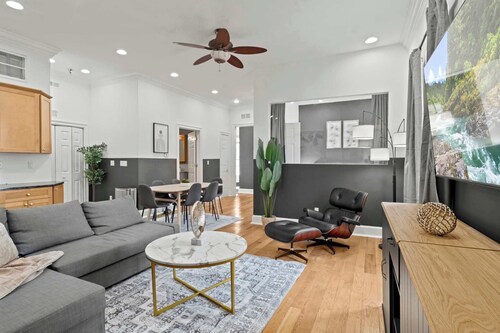 Modern 4BD Apt in the Heart of Old City