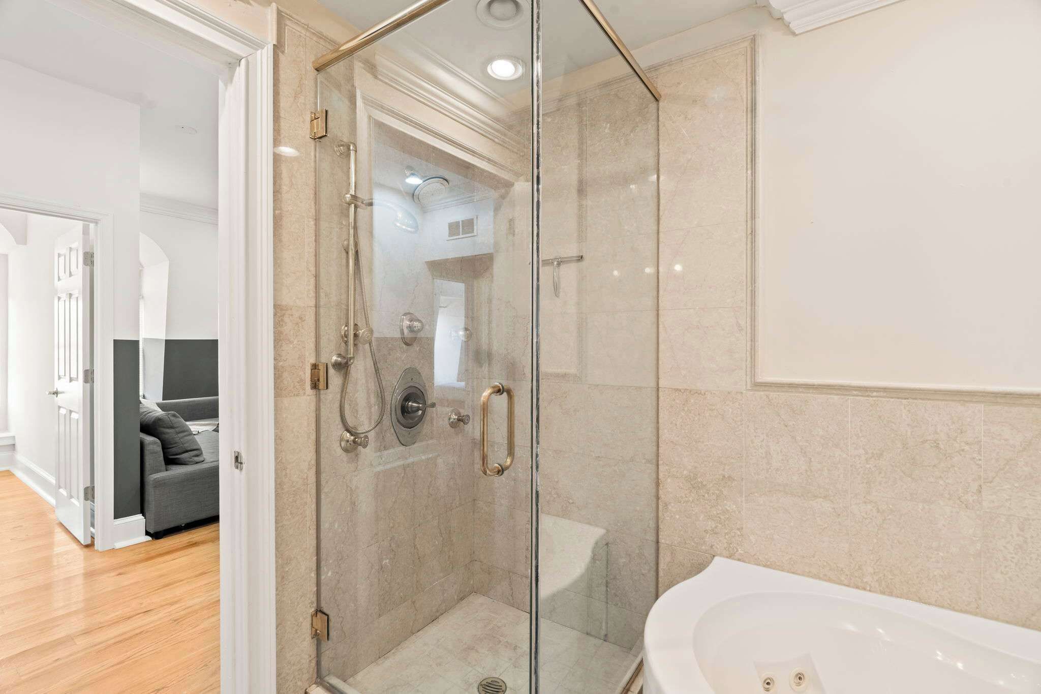 Shower, hair dryer, towels, shampoo