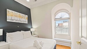 4 slaapkamers, een bureau, wifi, beddengoed