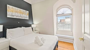 4 bedrooms, desk, WiFi, bed sheets
