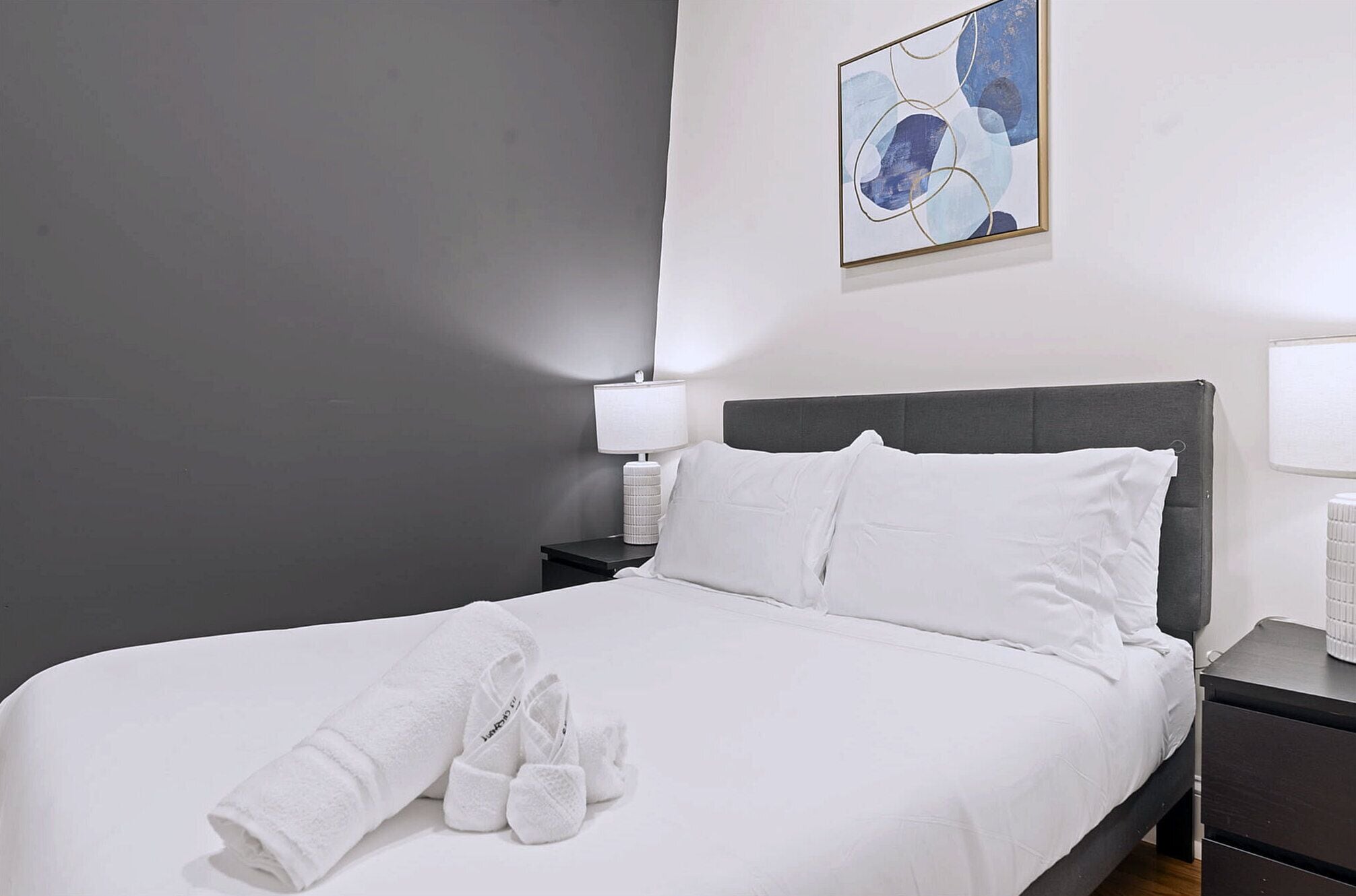 4 bedrooms, desk, WiFi, bed sheets