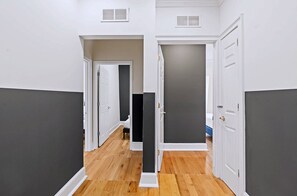 Interior - Modern 4BD Home Sleeps 10 by Old City Center Plaza (Philadelphia)