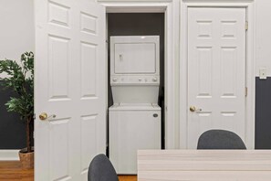 Interior - Historic Philly 3 Bed Home Steps From River Fits 8 (Philadelphia)