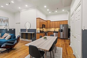 Interior - Stylish 3BD Apt in the Heart of Old City (Philadelphia)