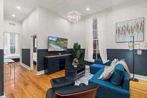 Living area - Stylish 3BD Apt in the Heart of Old City (Philadelphia)