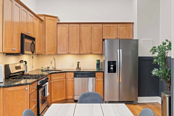 Private kitchen - Stylish 3BD Apt in the Heart of Old City (Philadelphia)