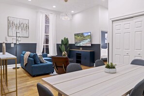 Interior - Bright 3BD Apt Near Franklin Sq Old City Sleeps 8 (Philadelphia)