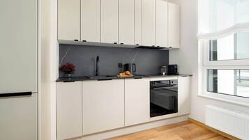 Kühlschrank, Ofen, Herdplatte, Geschirrspüler