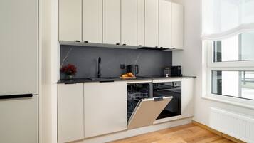 Kühlschrank, Ofen, Herdplatte, Geschirrspüler