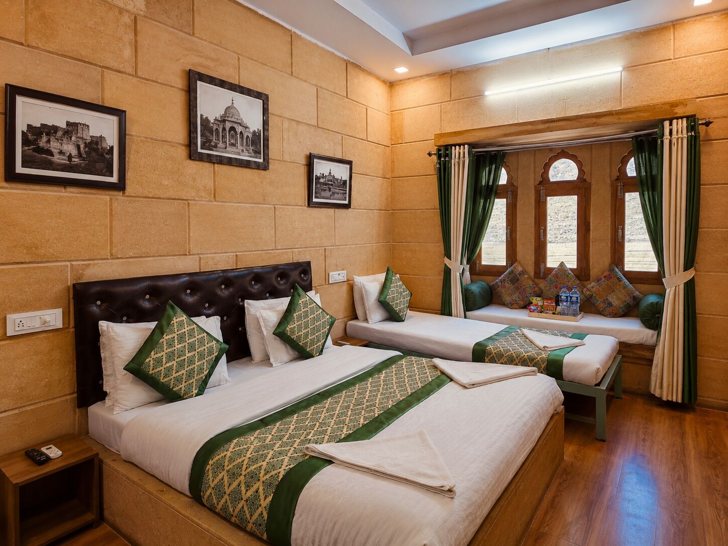 Deluxe Triple Room, Air conditioning, Desert View