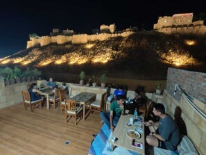 Breakfast, lunch, dinner and brunch served - Hotel Jaswant Palace (Jaisalmer)