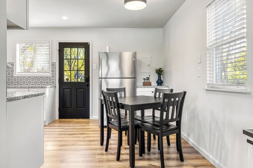 Cozy 3 Bedroom/ Family Comfort & Convenient Location