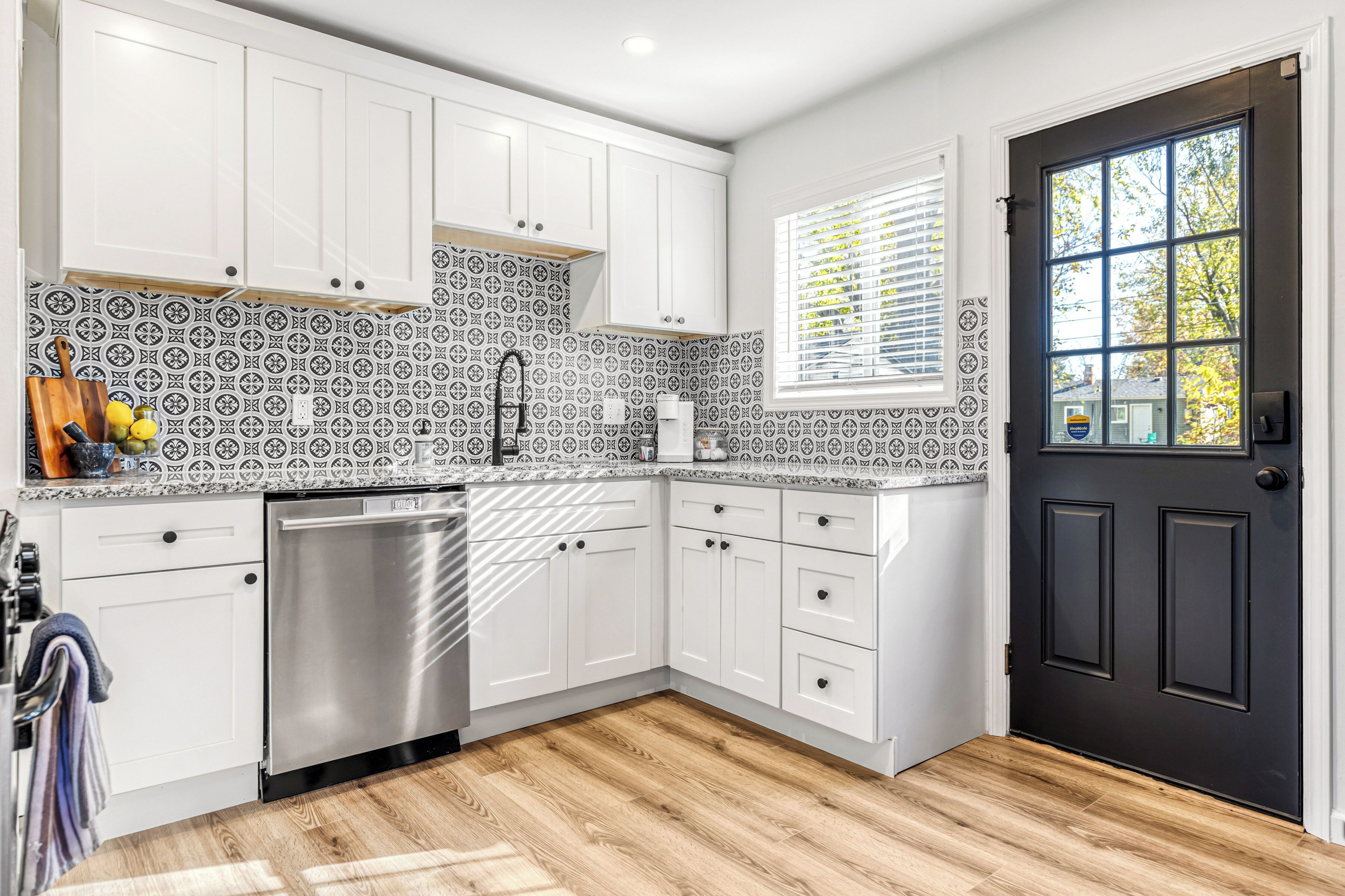 Mikrowelle, Ofen, Herdplatte, Geschirrspüler