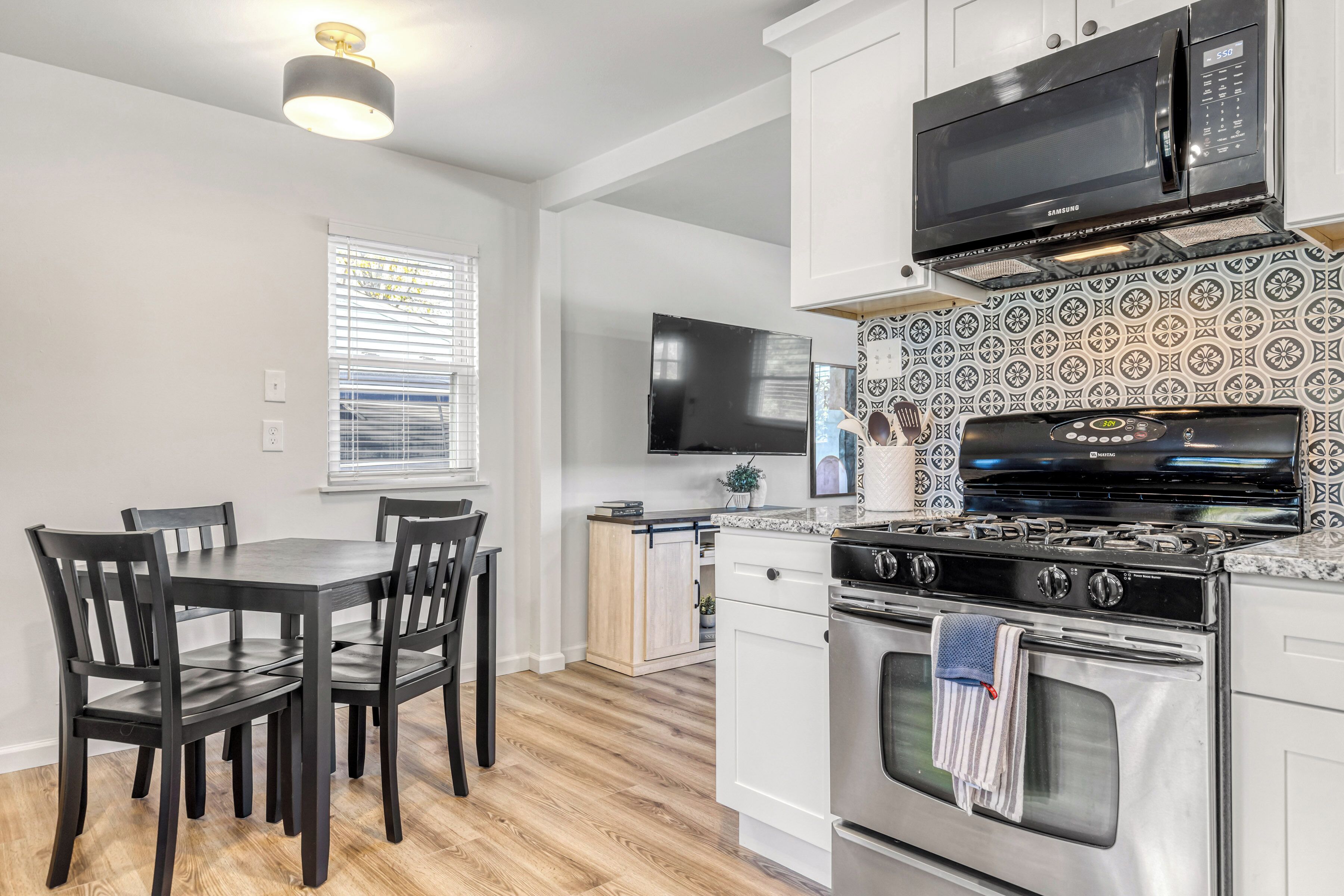 Microondas, horno, parrilla de estufa y lavavajillas 