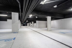 Aparcamiento sin asistencia (25 PLN por día)