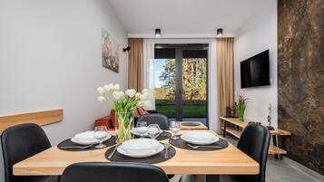 Apartment (122) | In-room dining