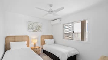 Leilighet, strandutsikt | Strykejern/-brett og wi-fi (inkludert)