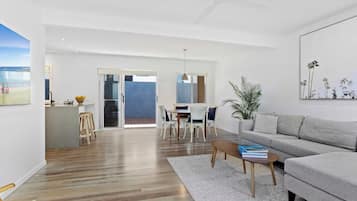 Leilighet, strandutsikt | Oppholdsområde