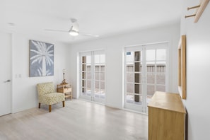 Apartamento, vistas a la playa | Zona de estar