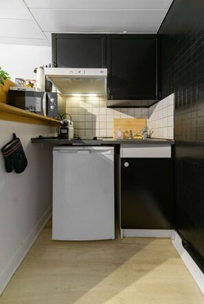 Frigorífic, microones, cafetera i tetera i torradora 