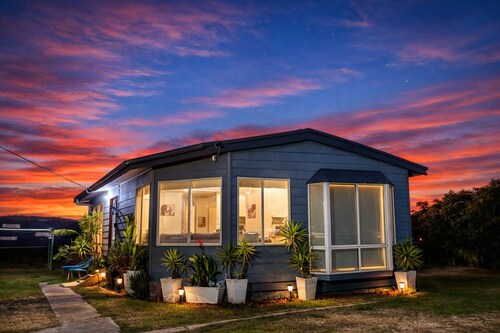 Private Farmhouse & Paddock Available.
Parking  for horse float, boat, caravan.