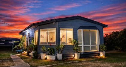 Private Farmhouse & Paddock Available.
Parking for horse float, boat, caravan.