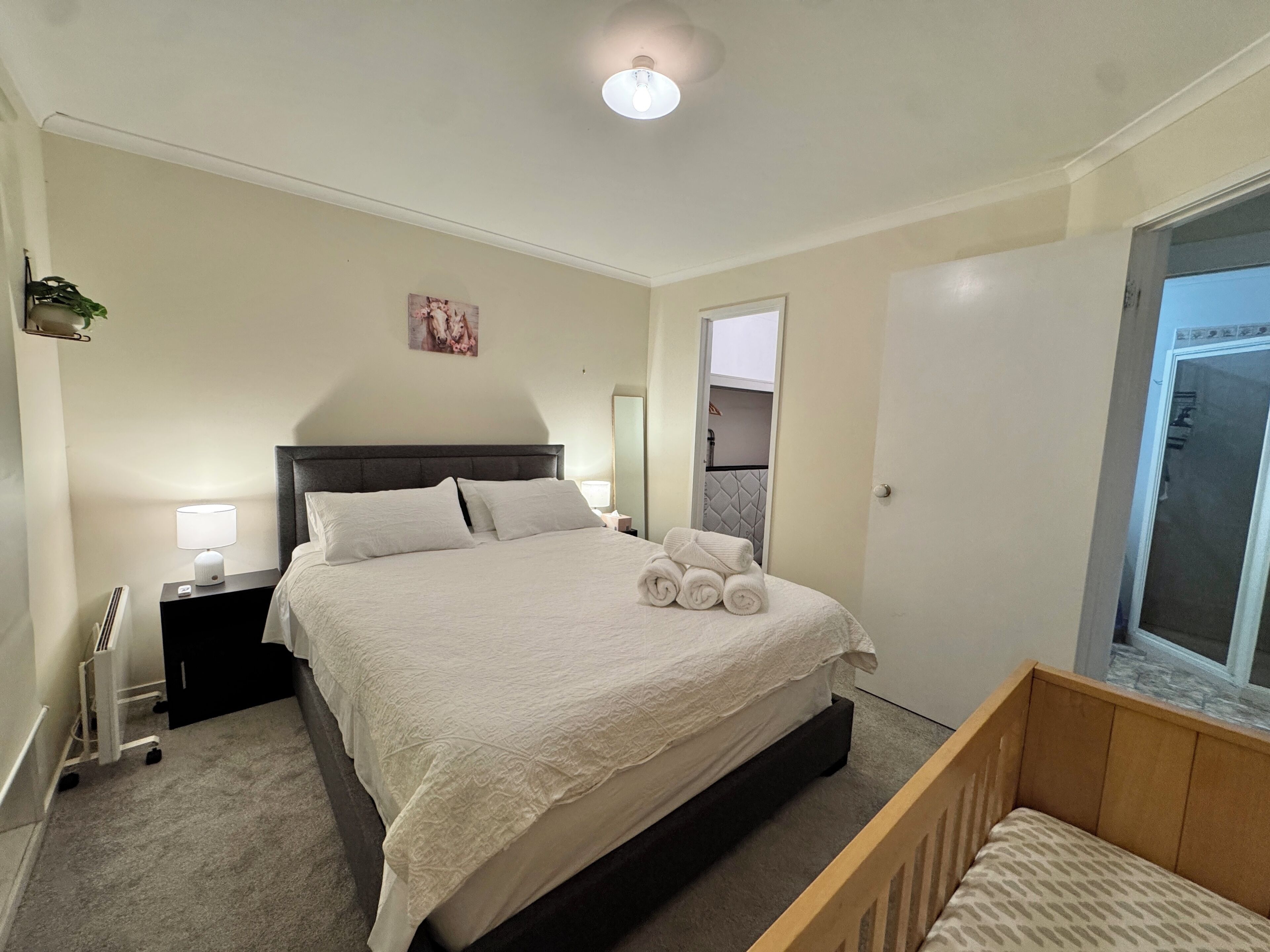 1 dormitorio, tabla de planchar con plancha, wifi gratis y ropa de cama