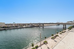 Terrace/patio - 2BR M Canal Front with Full Water Views (Dubai)