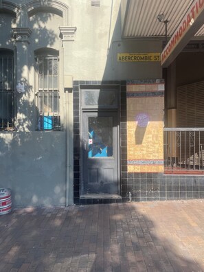 Exterior detail - GREAT VALUE COMFORT WITH THE PERFECT LOCATION! (Redfern)