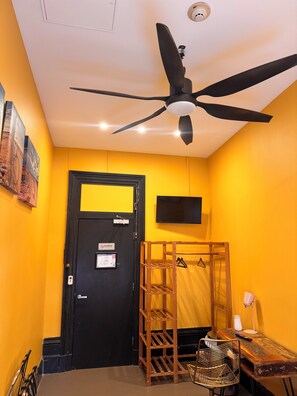 Interior - GREAT VALUE COMFORT WITH THE PERFECT LOCATION! (Redfern)