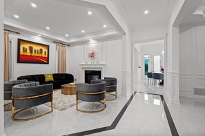 Rumah Mewah, 4 kamar tidur, pemandangan kebun | Area keluarga | TV layar datar, Netflix, Hulu, dan layanan streaming