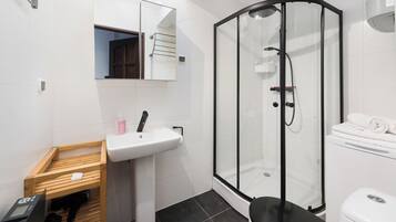 Apartment (27) | Bathroom | Shower, towels