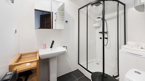 Lejlighed (27) | Badeværelse | Bruser, håndklæder
