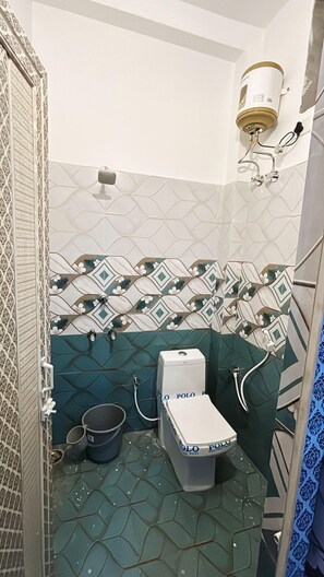 Amenidades de baño gratuitas, toallas, jabón, shampoo