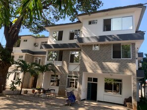 Front of property - HUASHENG HOTEL (Dar es Salaam)