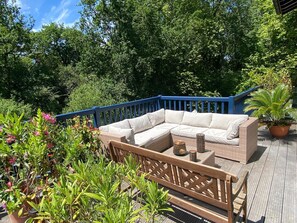 Property grounds - Basque villa with 4 bedrooms and 3 bathrooms (270m²) 5' from the beach in a green setting (Saint-Jean-de-Luz)