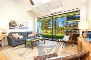 Condo (4 Bedrooms) | Living room | TV