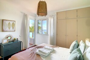 3 bedrooms, desk, iron/ironing board, travel cot - Villa Jasmin by Atlantic Holiday (Caniço)