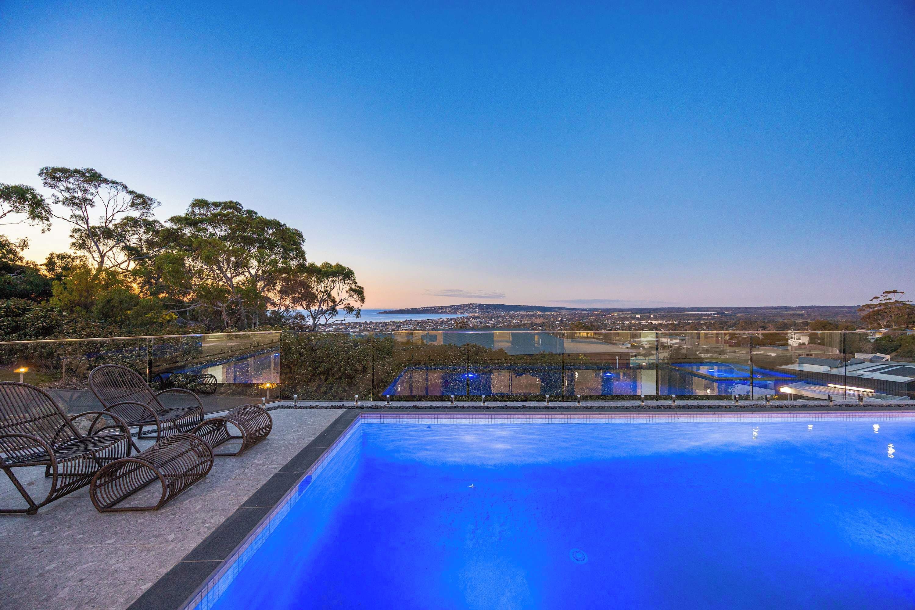 House | 5 bedrooms, high-speed internet