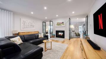 House | 5 bedrooms, Internet