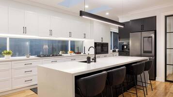 House | 5 bedrooms, Internet