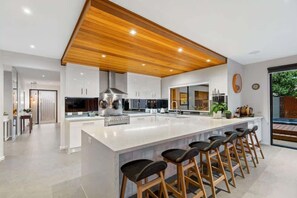 House | 4 bedrooms, Internet - Villa Verde Luxury By The Golf Course (Melbourne)