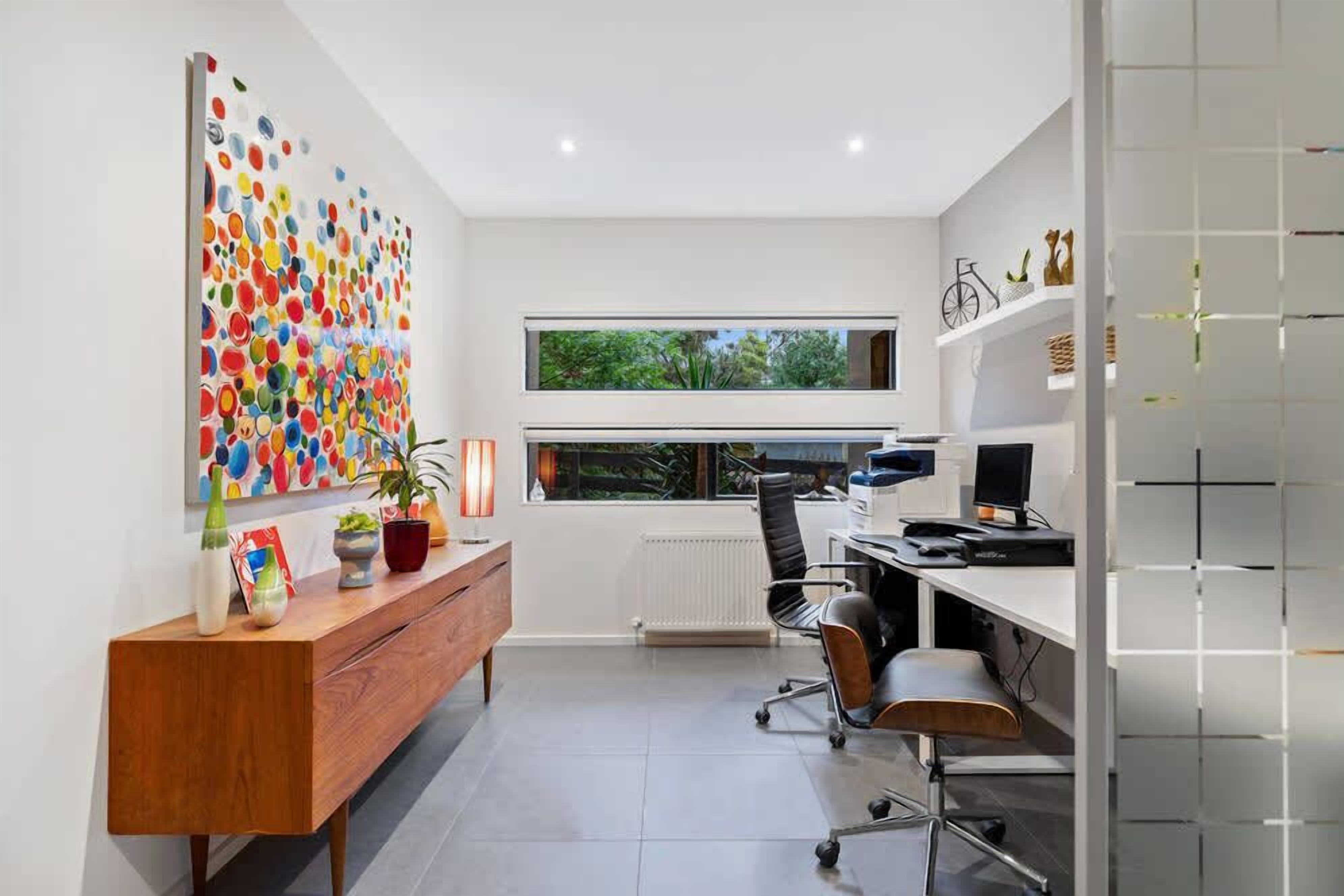 4 عدّة غرف نوم وخدمة الإنترنت