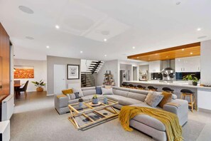 House | 4 bedrooms, Internet - Villa Verde Luxury By The Golf Course (Melbourne)