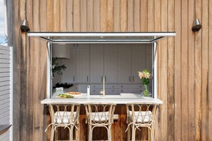 House | 7 bedrooms, Internet - Haven on Birdwood 400m to Beach (Melbourne)